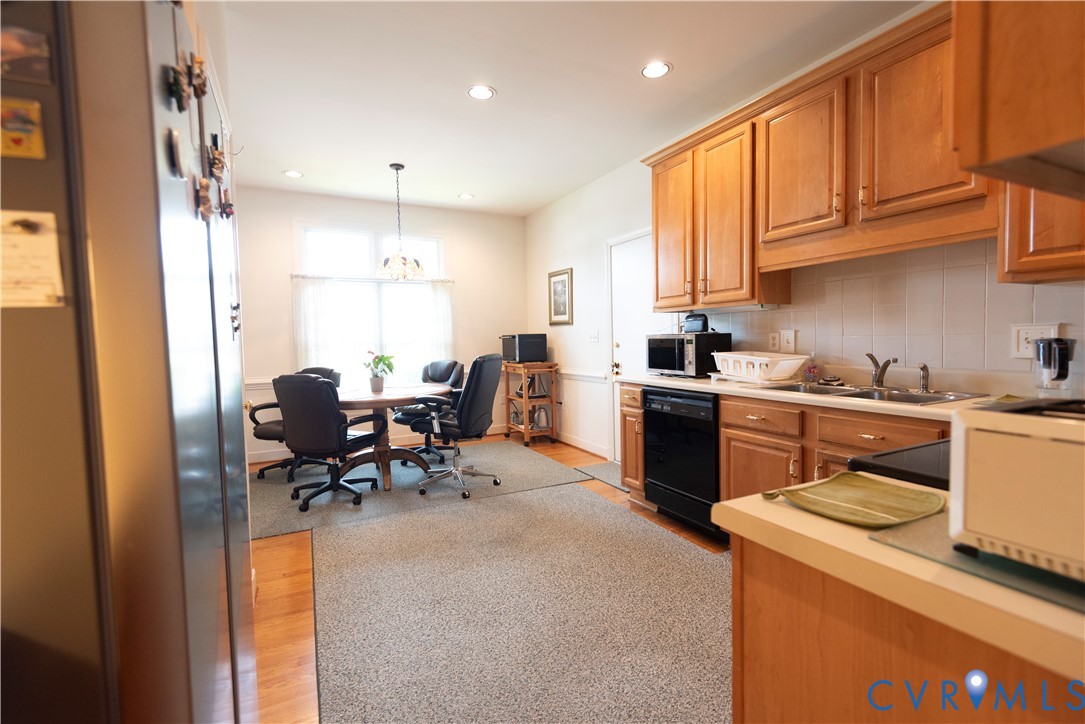 4913 Breckstone Pl Property Photo 6