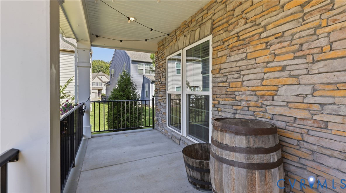 8842 Thorneshire Cir Property Photo 2