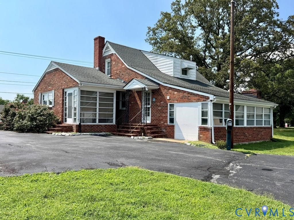 2392 Hampton Hall Rd Property Photo 5