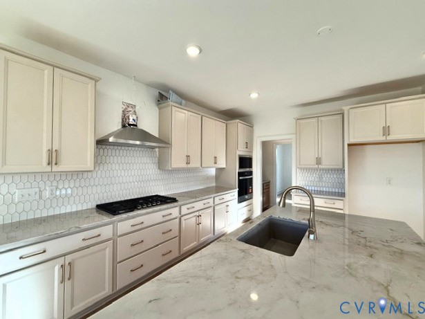 18112 Copper Fox Loop Property Photo 3
