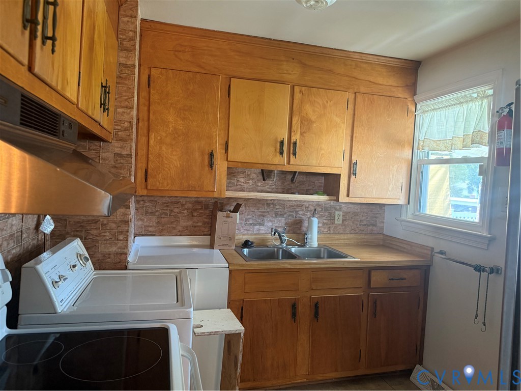 2713 Pickett St Property Photo 4