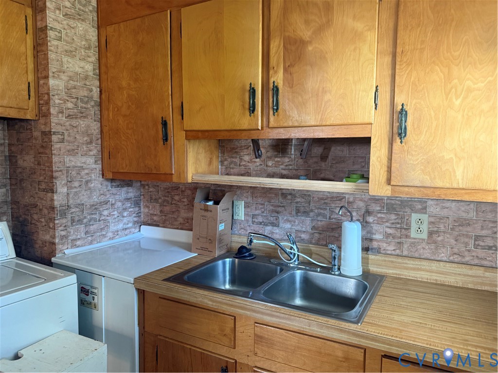 2713 Pickett St Property Photo 5