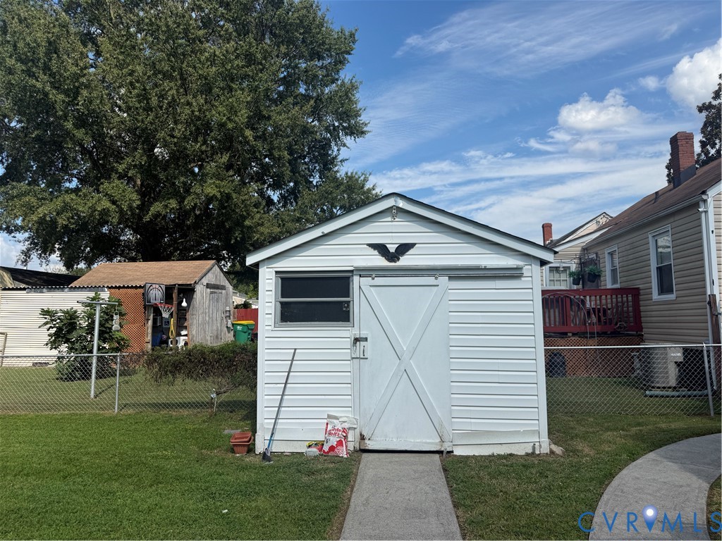 2713 Pickett St Property Photo 13