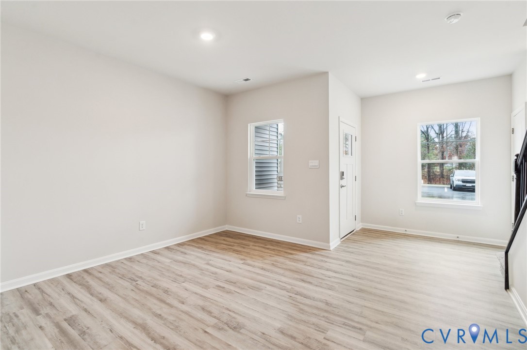 7687 Lloyd Ter Property Photo 3