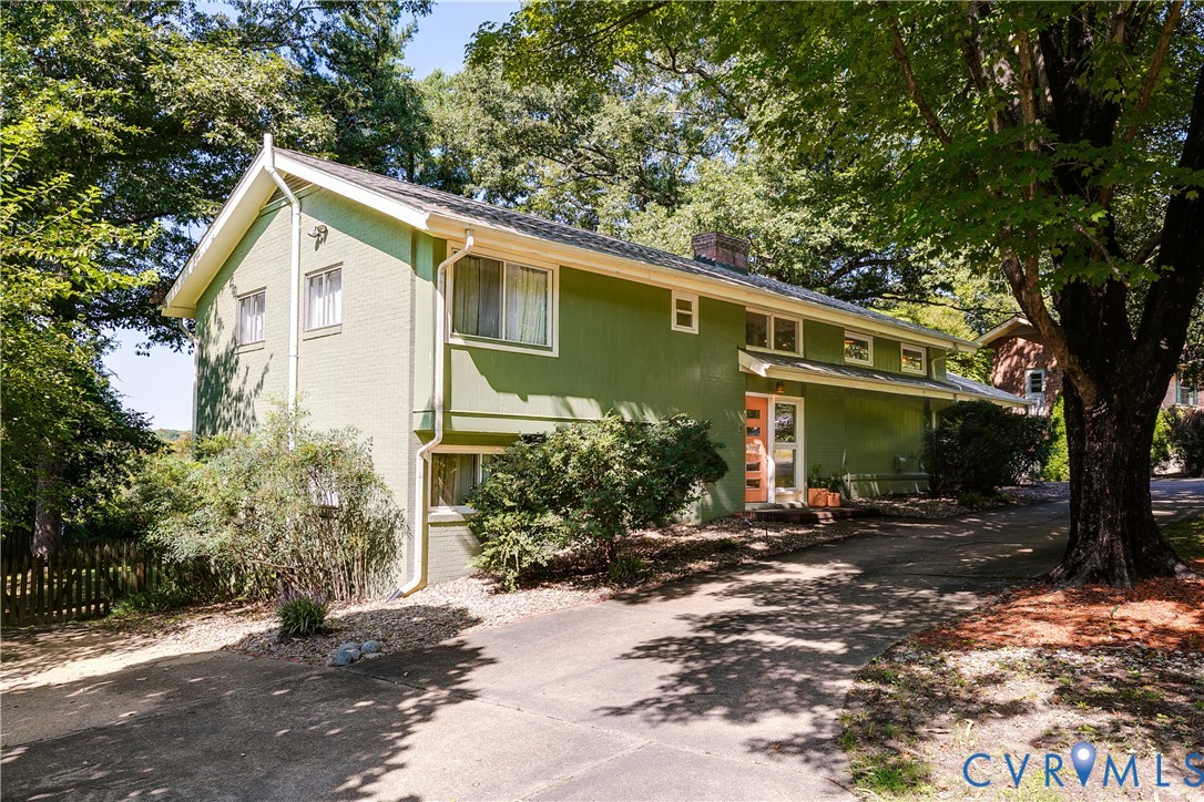 608 Scarlet Oak Rd Property Photo 2