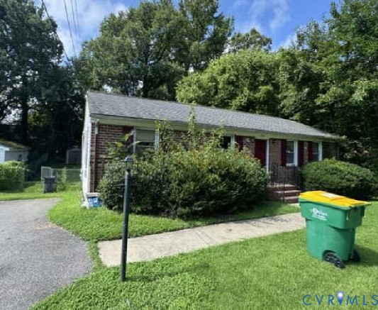 2118 Dolin St Property Photo 1