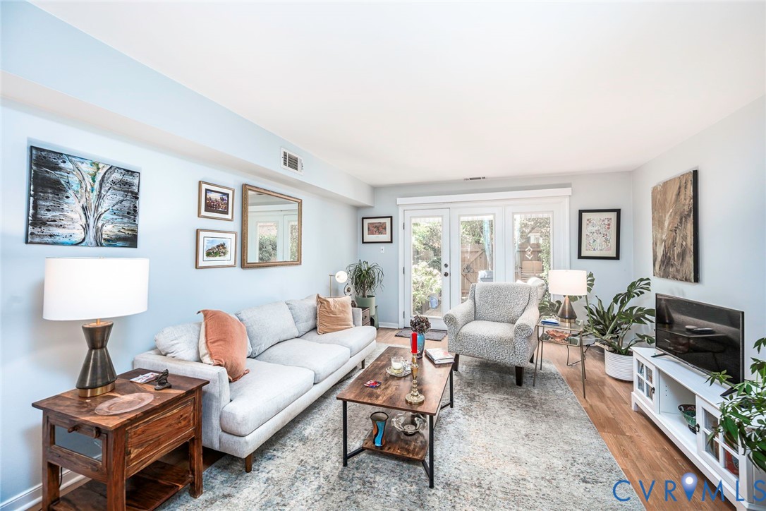 305 N Hamilton St Unit#d Property Photo 3