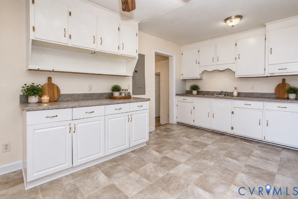 504 Miles Ave Property Photo 3