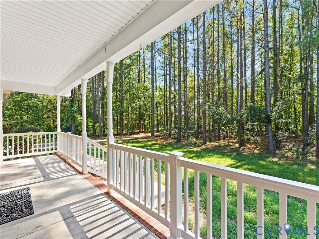 12 Henderson Rd Property Photo 5