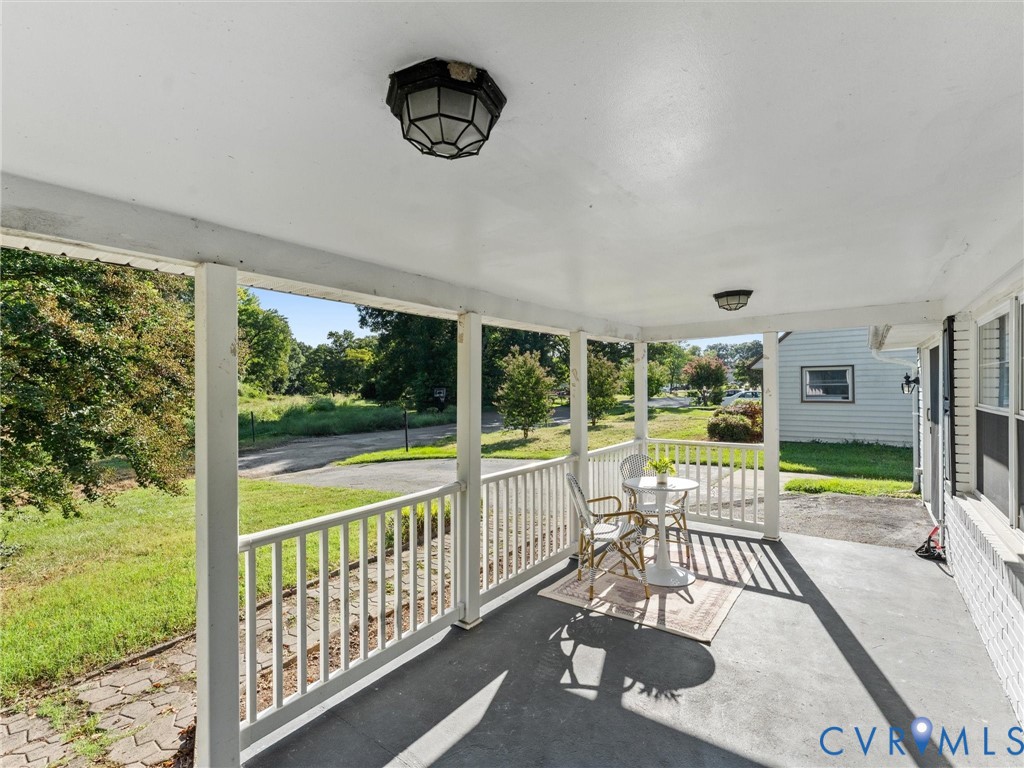 6019 Westbourne Dr Property Photo 4