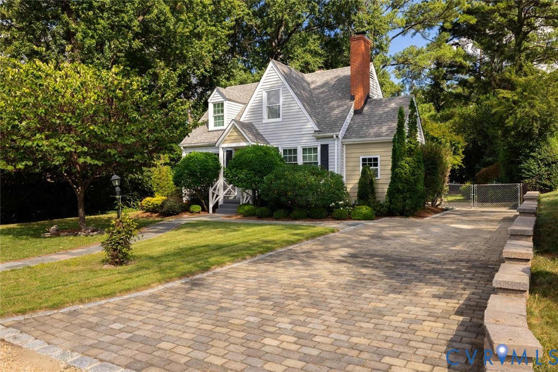 1211 Hollins Rd Property Photo 2
