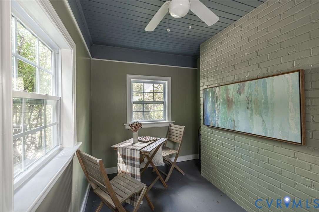 1211 Hollins Rd Property Photo 14