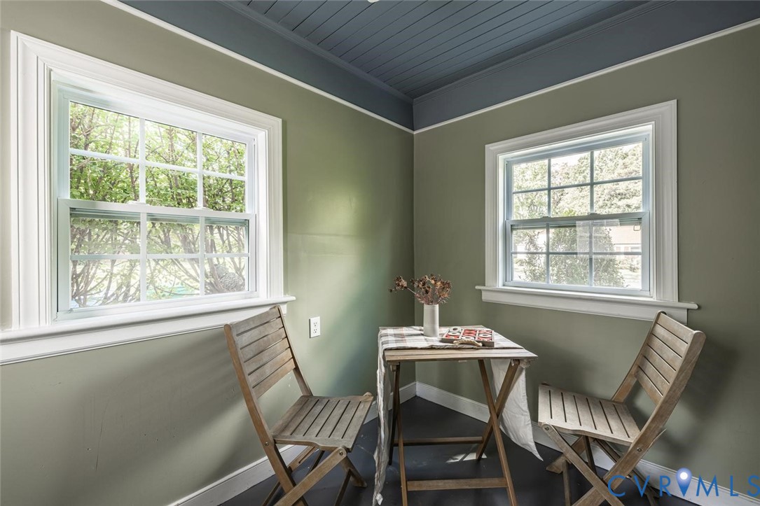 1211 Hollins Rd Property Photo 15