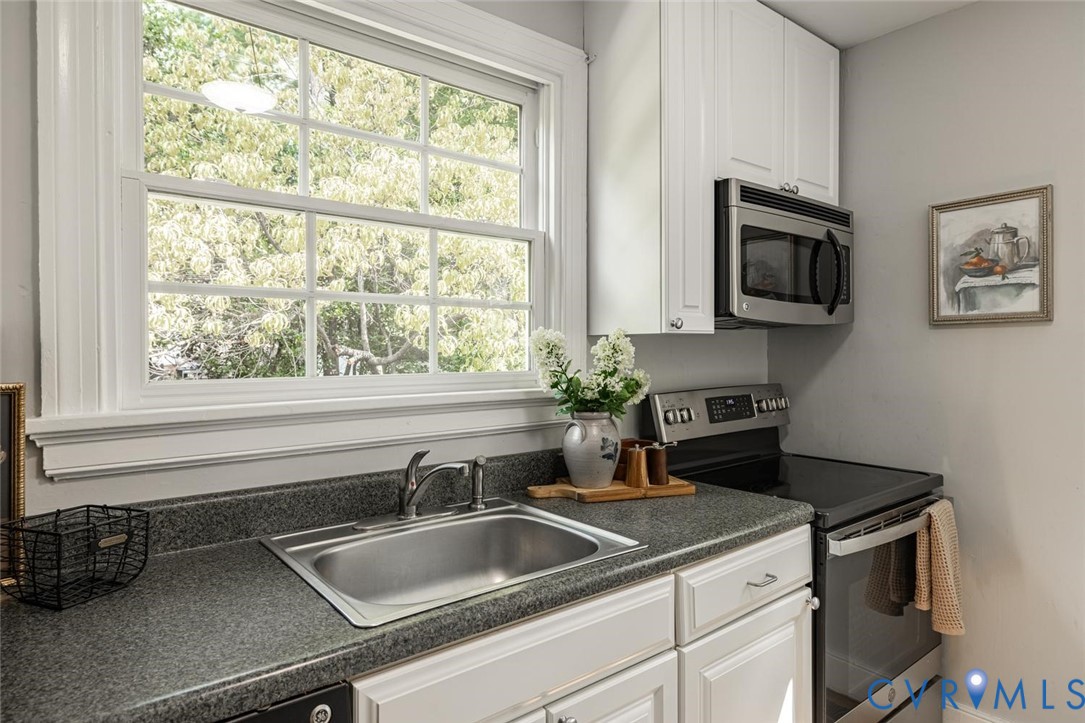 1211 Hollins Rd Property Photo 23