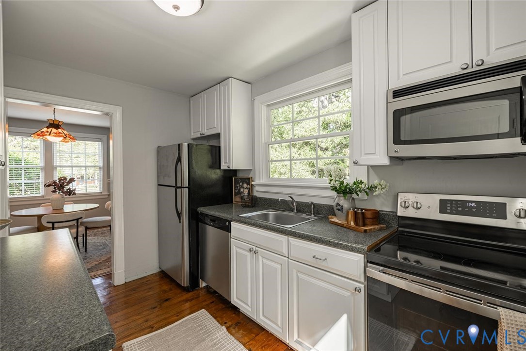 1211 Hollins Rd Property Photo 24