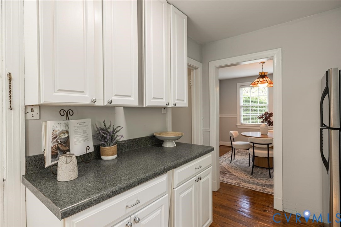 1211 Hollins Rd Property Photo 25