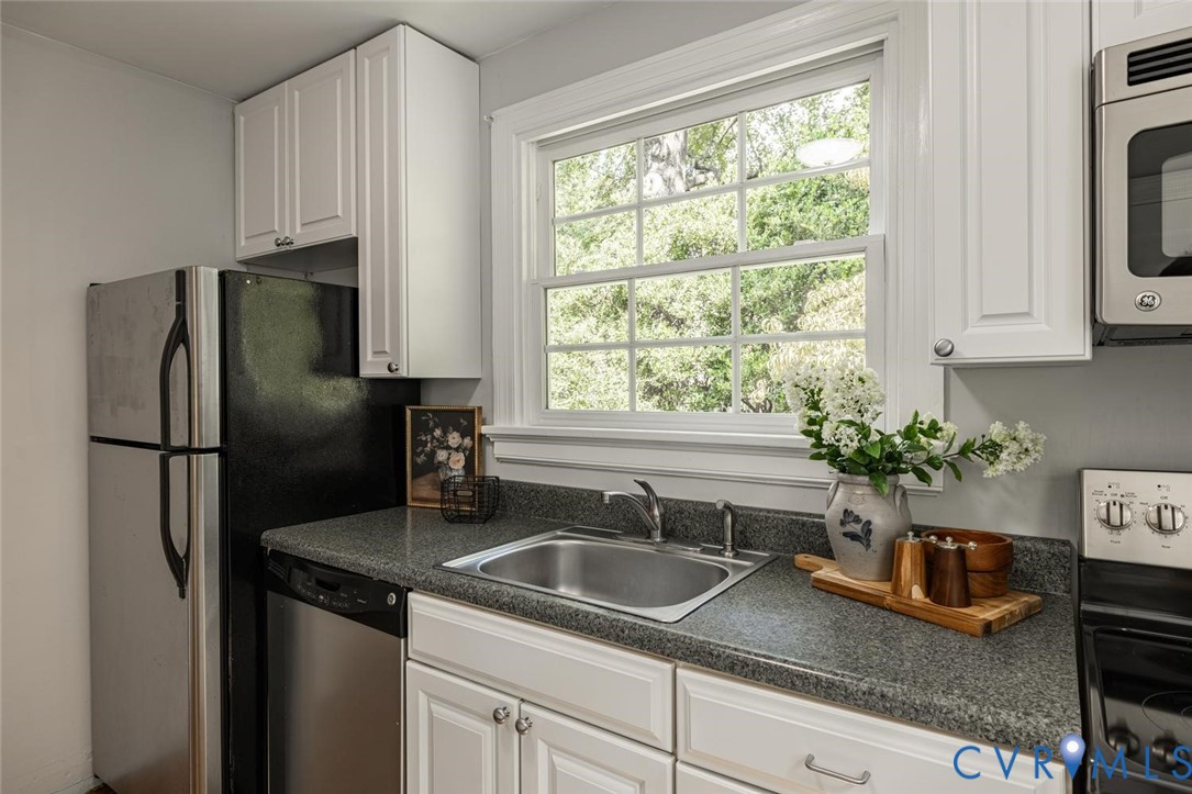 1211 Hollins Rd Property Photo 26