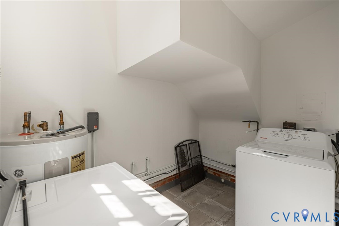1211 Hollins Rd Property Photo 28