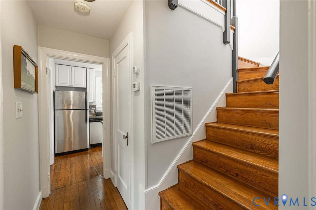 1211 Hollins Rd Property Photo 29