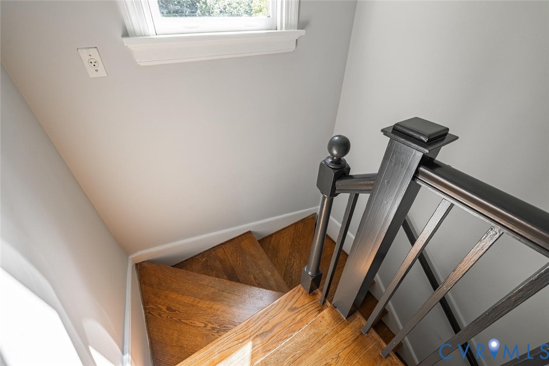 1211 Hollins Rd Property Photo 34