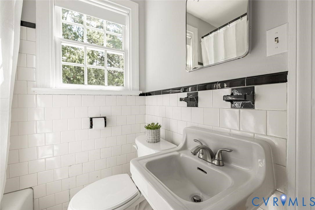 1211 Hollins Rd Property Photo 36