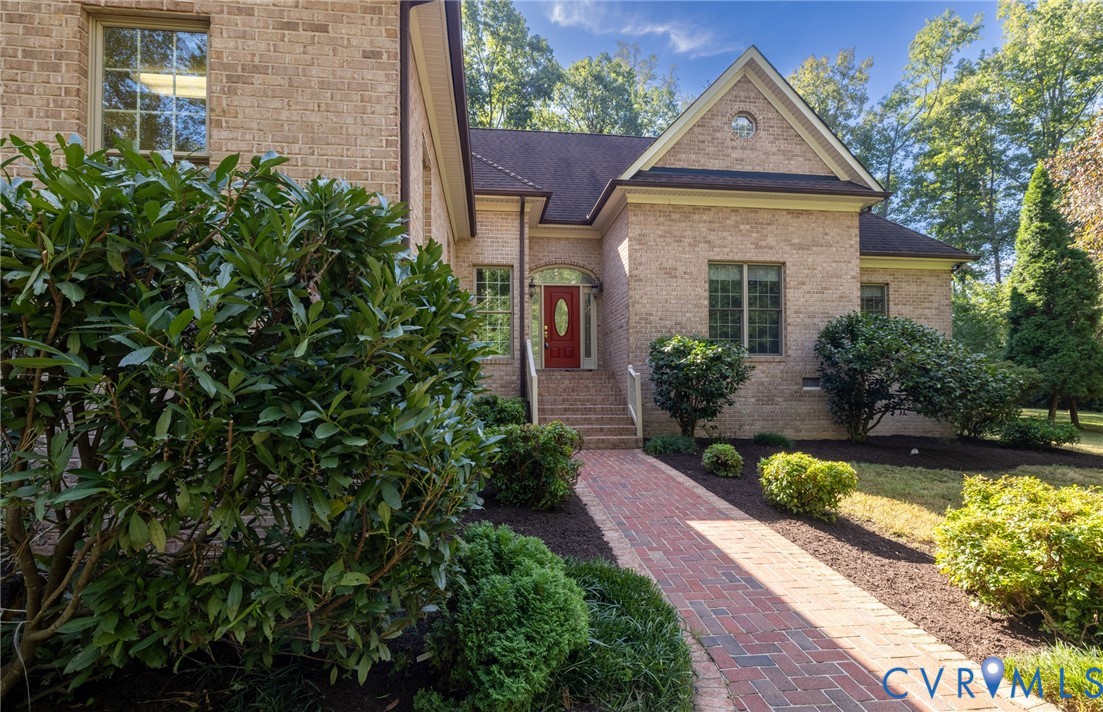 365 Hamlet Rd Property Photo 2