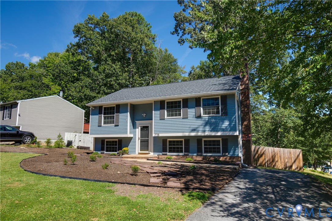 1725 Mountain Pine Blvd Property Photo 1