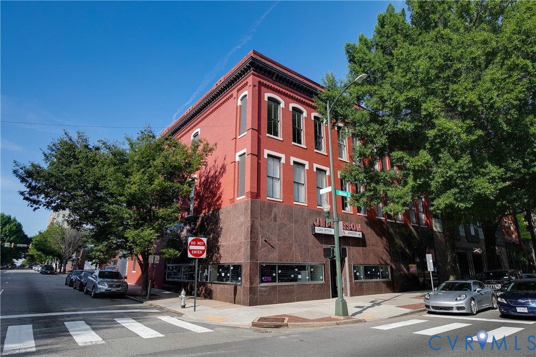119 E Broad St Property Photo 1