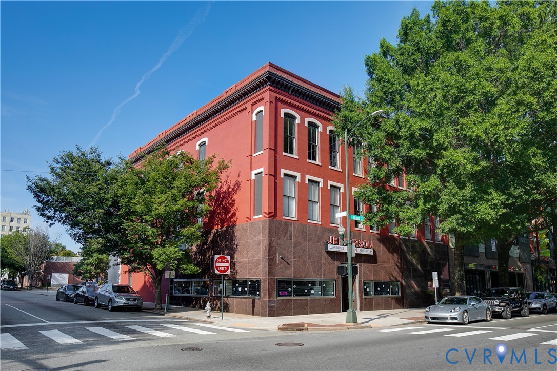 119 E Broad St Property Photo 3