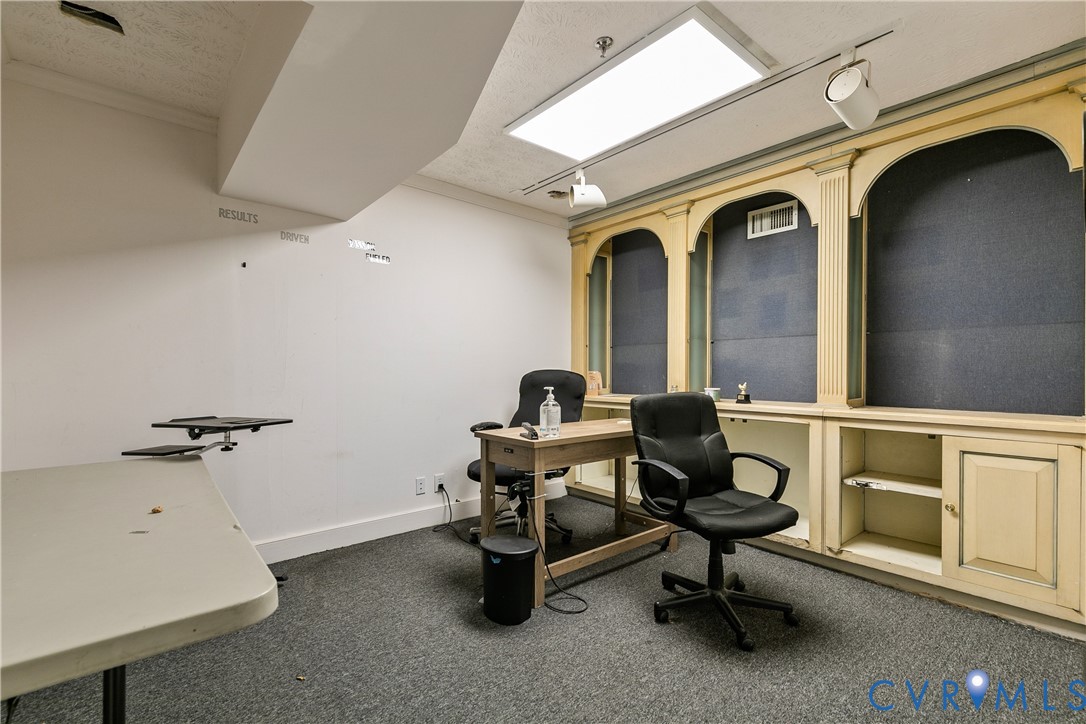 119 E Broad St Property Photo 18