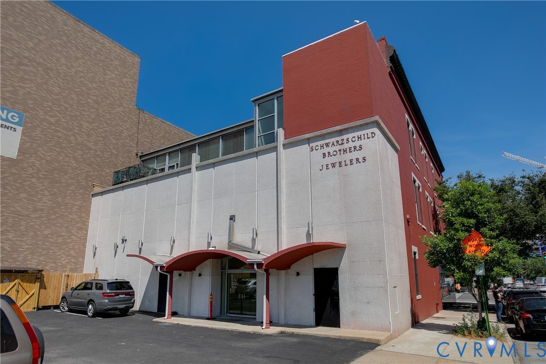 119 E Broad St Property Photo 23