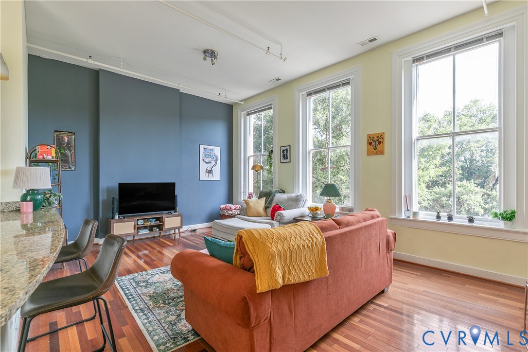 119 E Broad St Property Photo 32