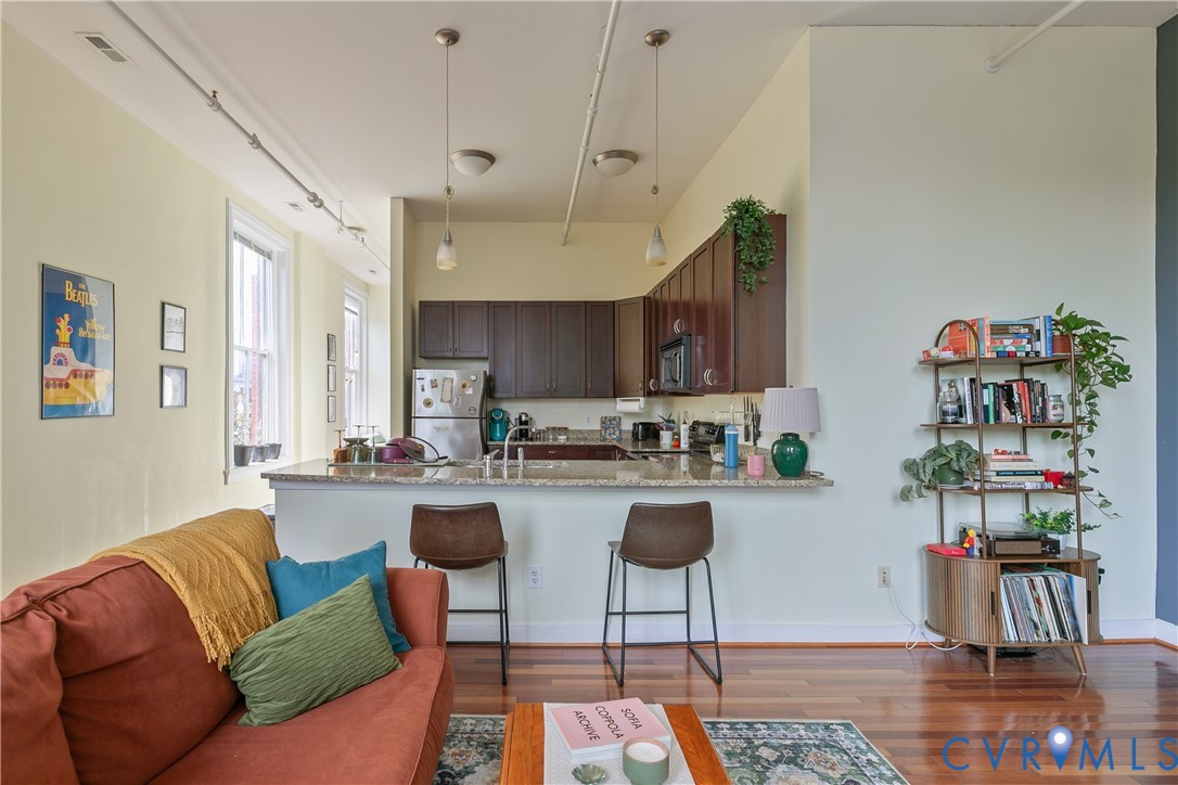 119 E Broad St Property Photo 37