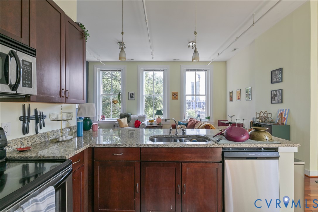 119 E Broad St Property Photo 40