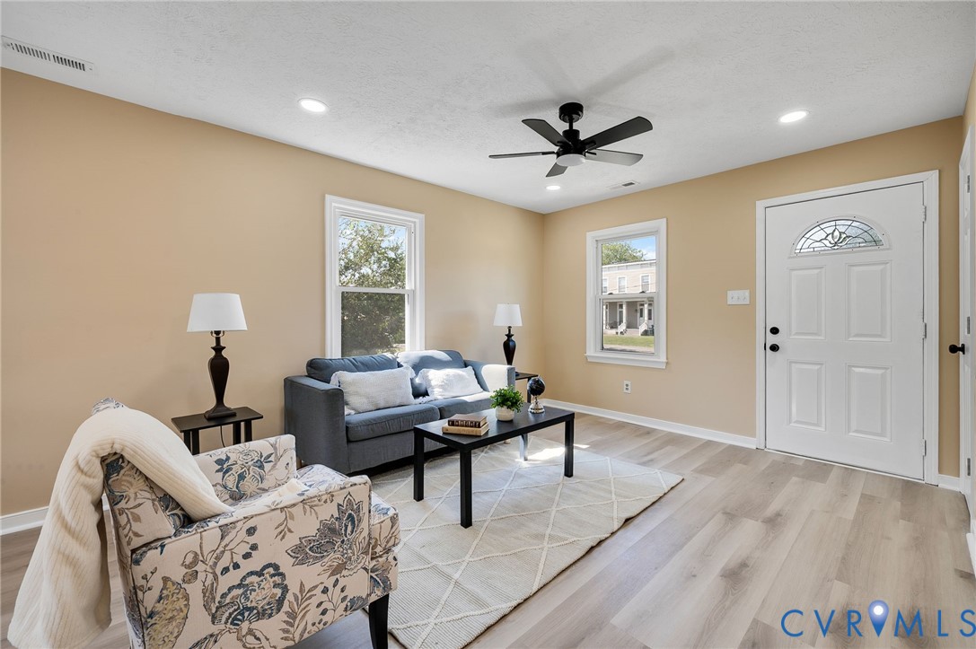 4411 Samara Dr Property Photo 4