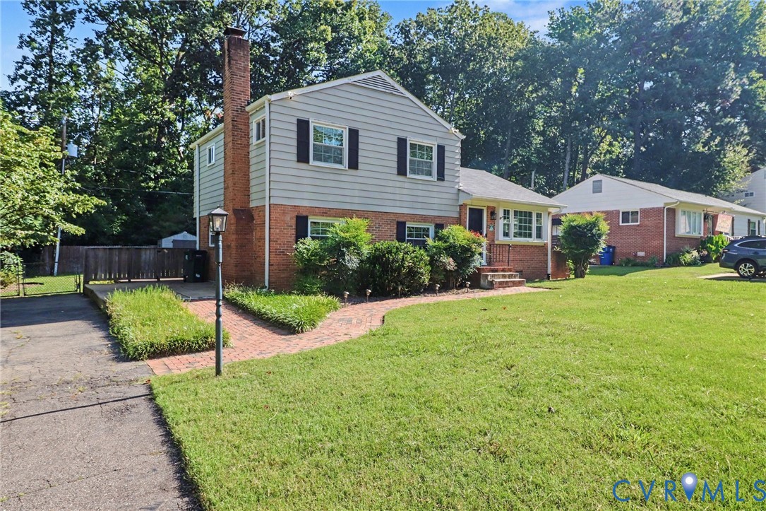 9504 Minna Dr Property Photo 3