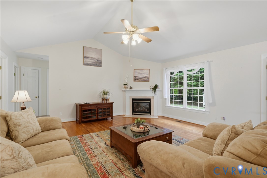 422 Elm Creek Dr Property Photo 7