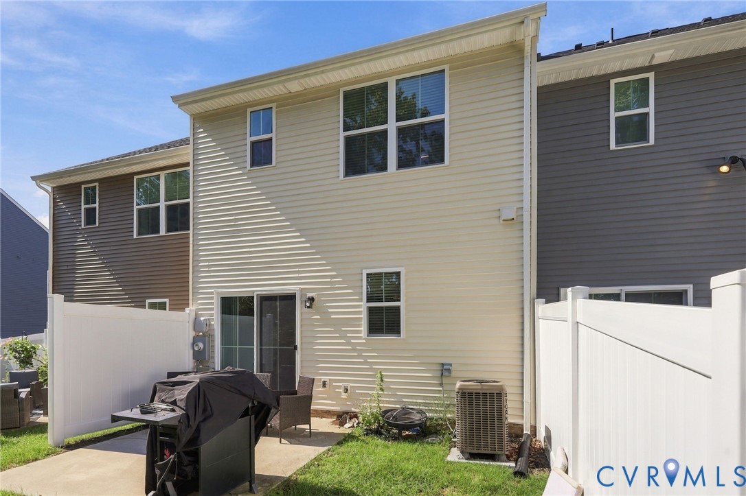10944 Genito Square Dr Property Photo 38