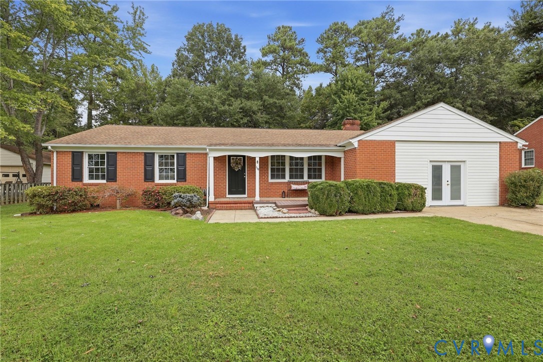 110 Hampton Dr Property Photo 1