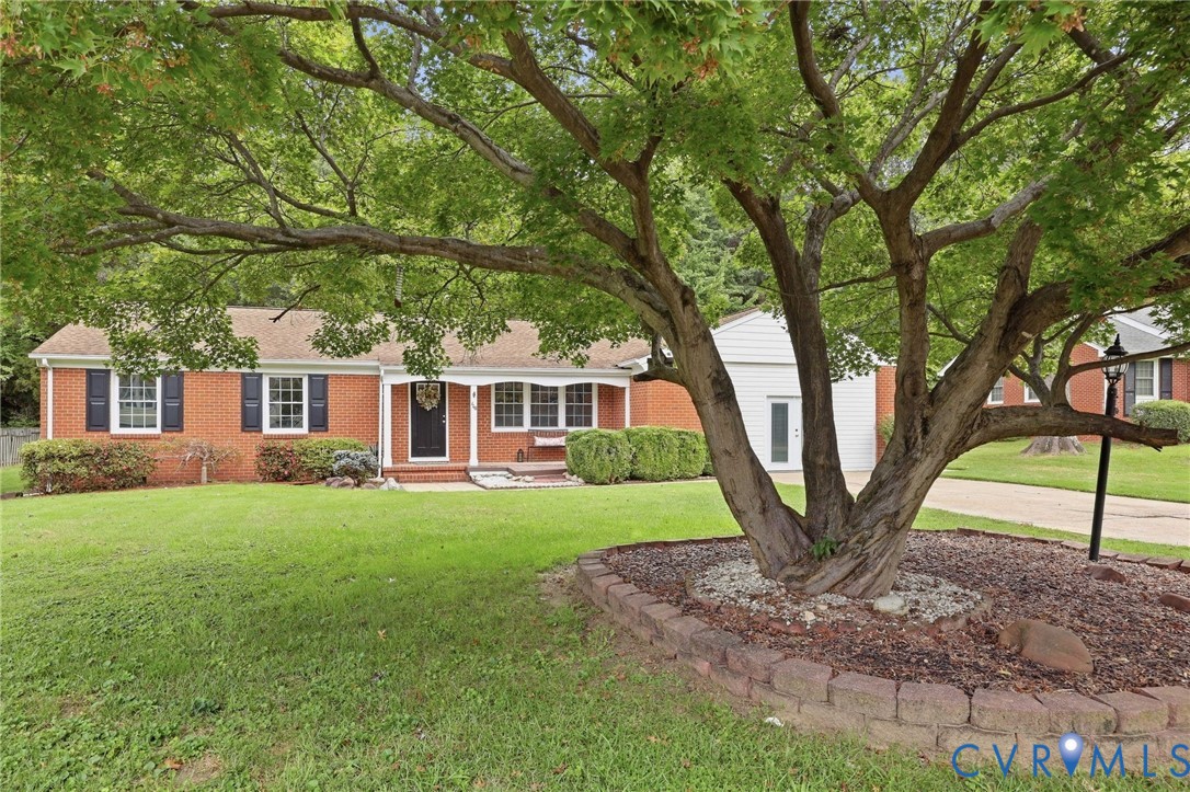 110 Hampton Dr Property Photo 3