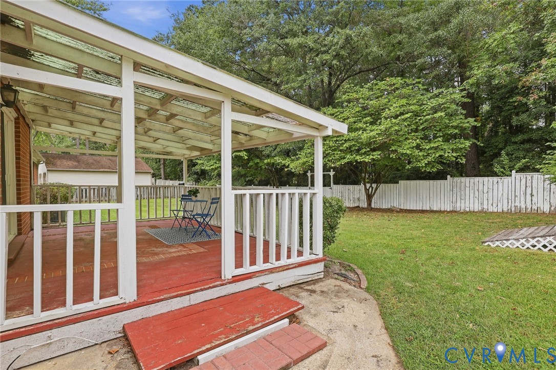 110 Hampton Dr Property Photo 7