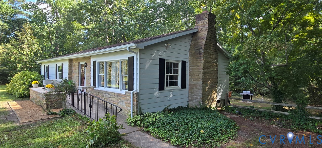 45 Middle Rd Property Photo 3