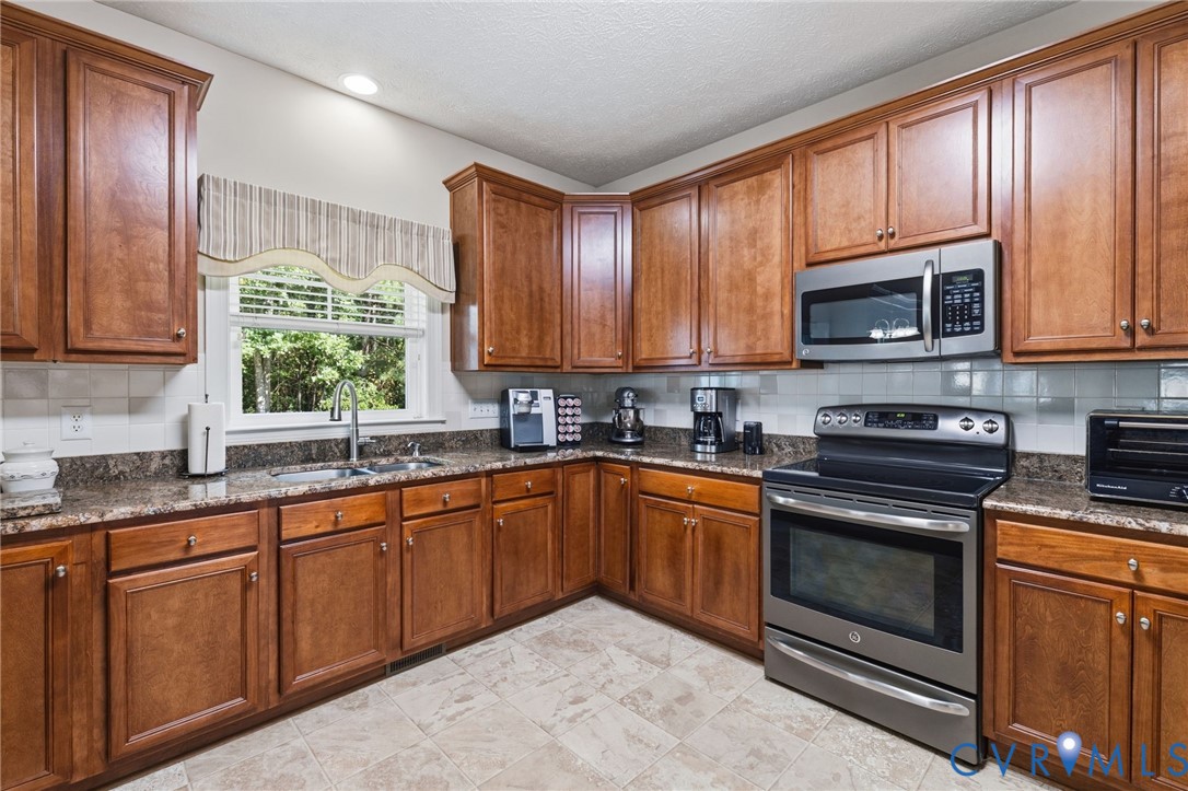 554 Greymont Ln Property Photo 12
