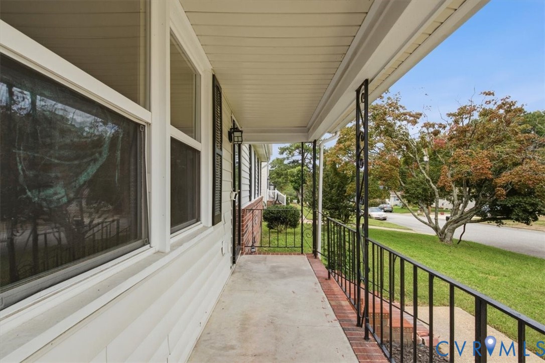 3304 Sussex Dr Property Photo 6