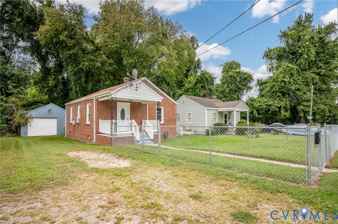 408 Elm St Property Photo 3