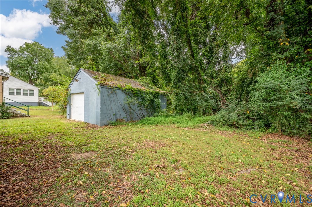 408 Elm St Property Photo 4