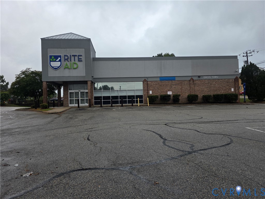 2305 Oaklawn Blvd Property Photo 4