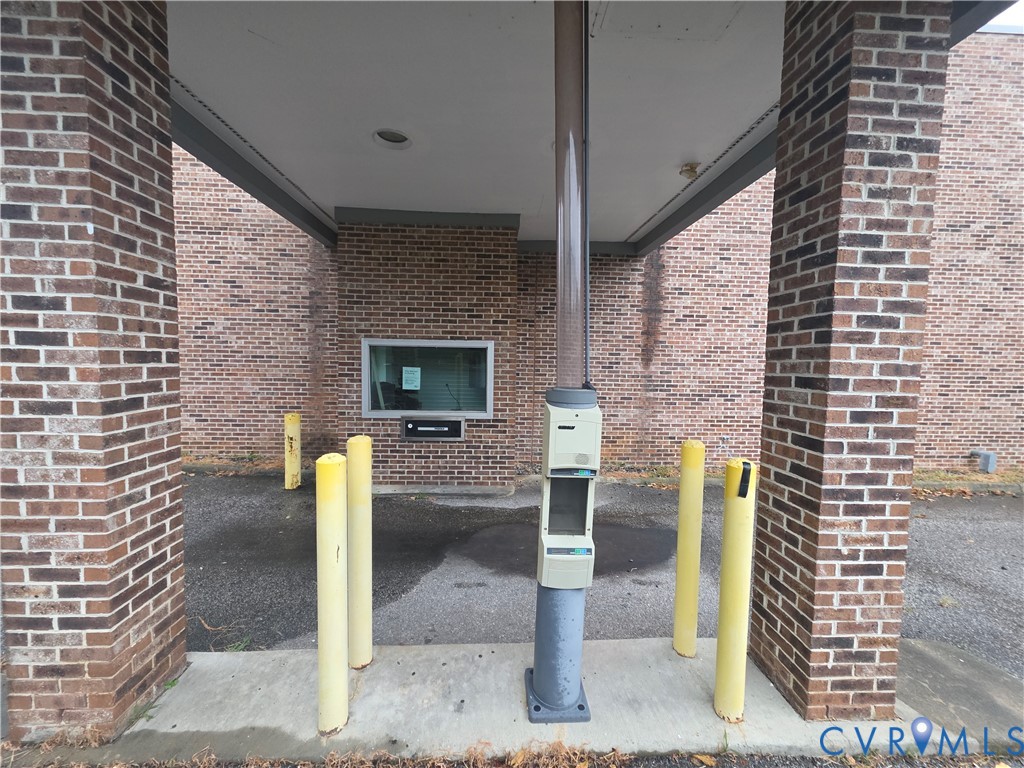 2305 Oaklawn Blvd Property Photo 7
