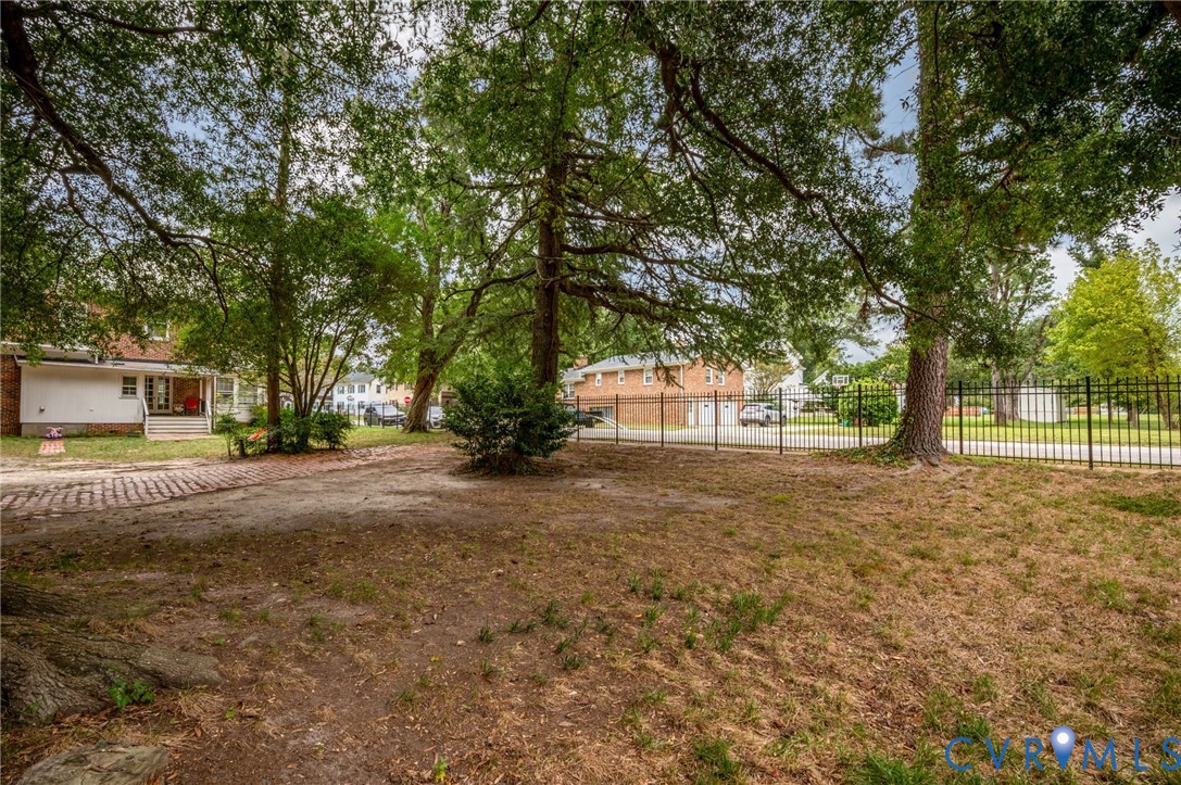 900 W South Blvd Property Photo 33