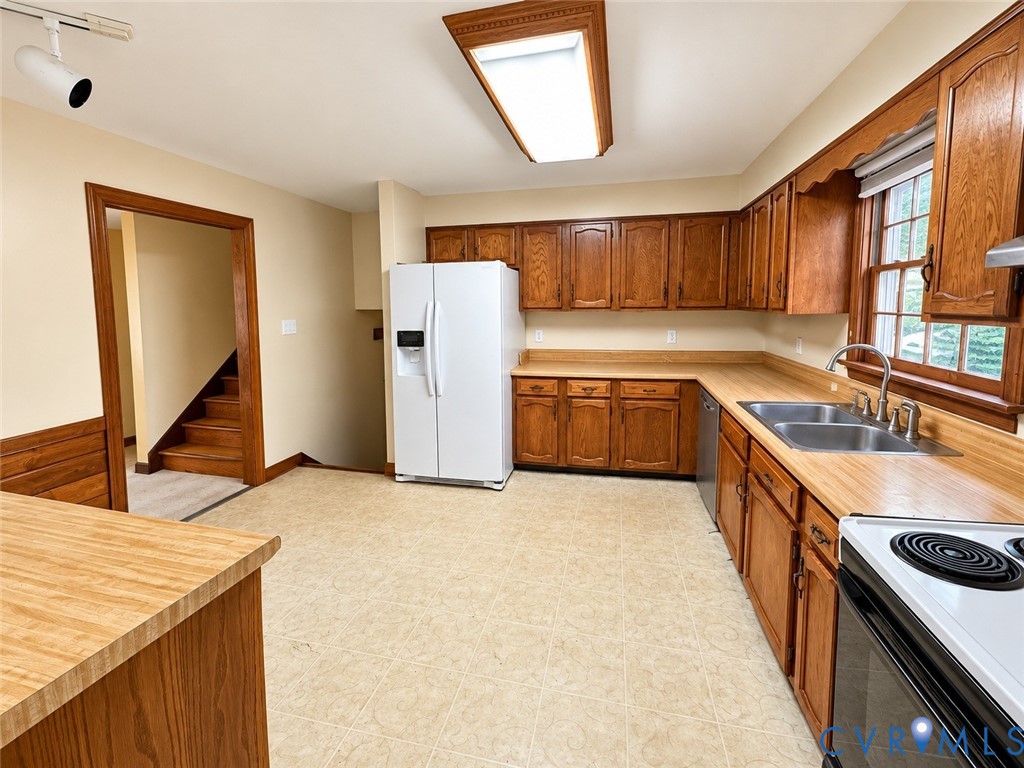 8636 Shadymist Dr Property Photo 6